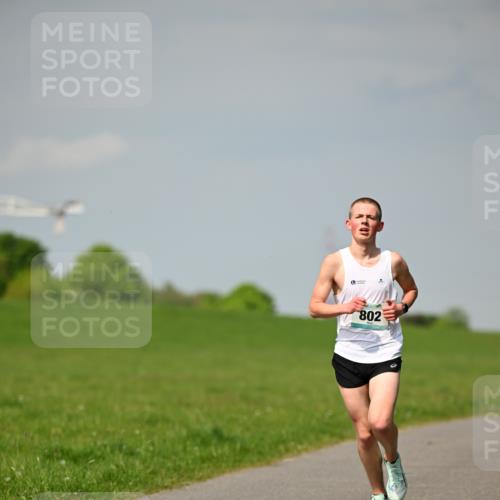 10.05.2026 - 8. Wedeler Halbmarathon Dr. Thomas Lammeyer http://msf.ph/oto/9691080 10.05.2026 11:11:48 Laufen 802 meine-sportfotos.de