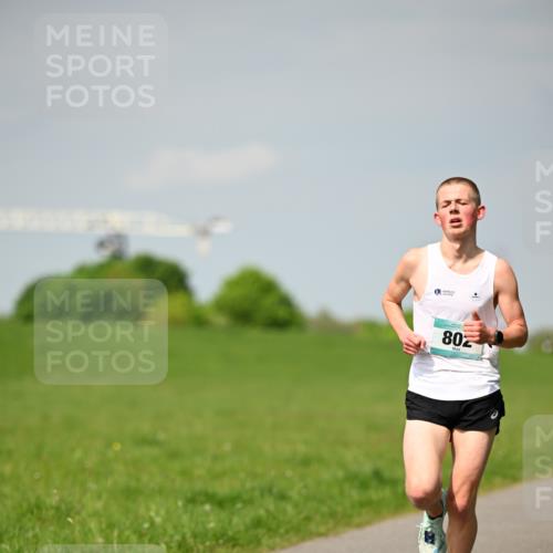 10.05.2026 - 8. Wedeler Halbmarathon Dr. Thomas Lammeyer http://msf.ph/oto/9691099 10.05.2026 11:11:49 Laufen 802 meine-sportfotos.de