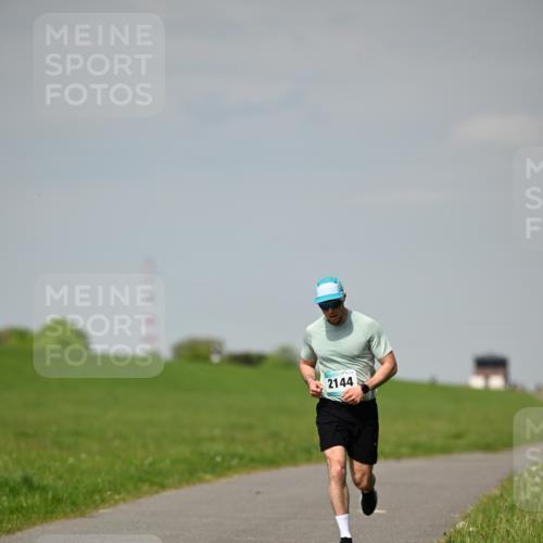 10.05.2026 - 8. Wedeler Halbmarathon Dr. Thomas Lammeyer http://msf.ph/oto/9691201 10.05.2026 11:12:03 Laufen 2144 meine-sportfotos.de
