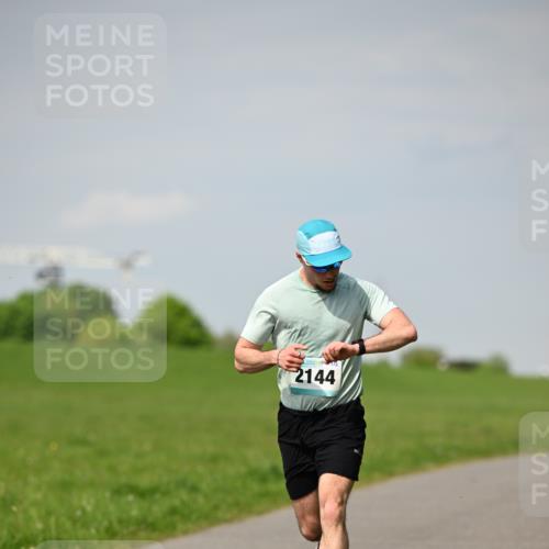 10.05.2026 - 8. Wedeler Halbmarathon Dr. Thomas Lammeyer http://msf.ph/oto/9691234 10.05.2026 11:12:05 Laufen 2144 meine-sportfotos.de