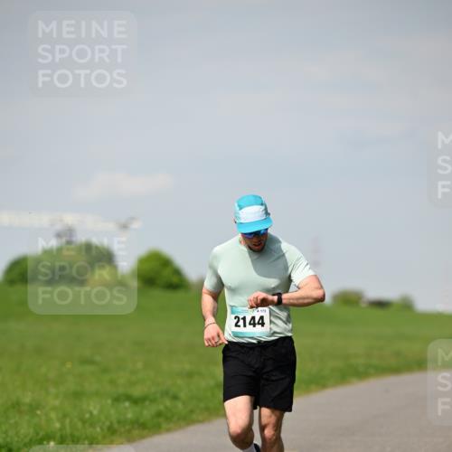 10.05.2026 - 8. Wedeler Halbmarathon Dr. Thomas Lammeyer http://msf.ph/oto/9691237 10.05.2026 11:12:06 Laufen 173, 2144 meine-sportfotos.de