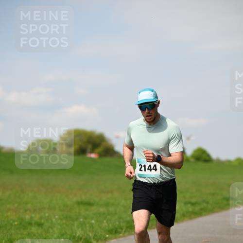 10.05.2026 - 8. Wedeler Halbmarathon Dr. Thomas Lammeyer http://msf.ph/oto/9691262 10.05.2026 11:12:07 Laufen 2144 meine-sportfotos.de