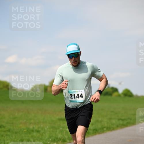 10.05.2026 - 8. Wedeler Halbmarathon Dr. Thomas Lammeyer http://msf.ph/oto/9691268 10.05.2026 11:12:07 Laufen 173, 2144 meine-sportfotos.de
