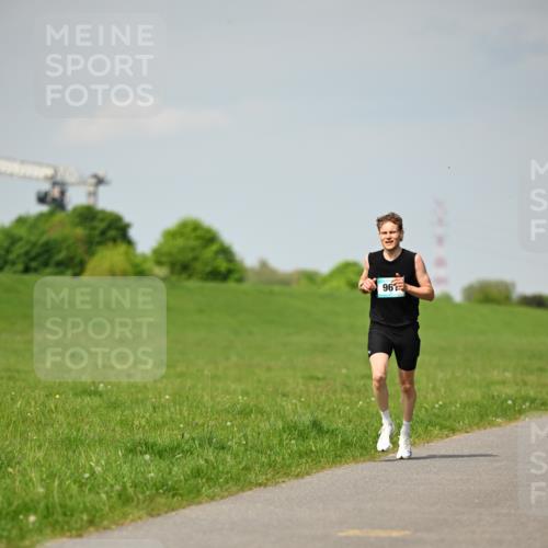 10.05.2026 - 8. Wedeler Halbmarathon Dr. Thomas Lammeyer http://msf.ph/oto/9691271 10.05.2026 11:12:37 Laufen  meine-sportfotos.de