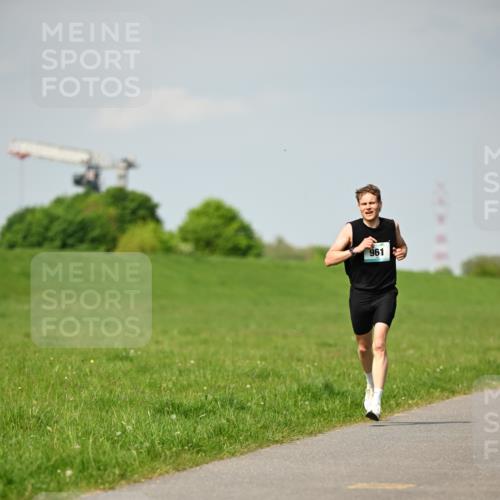 10.05.2026 - 8. Wedeler Halbmarathon Dr. Thomas Lammeyer http://msf.ph/oto/9691281 10.05.2026 11:12:37 Laufen 961 meine-sportfotos.de