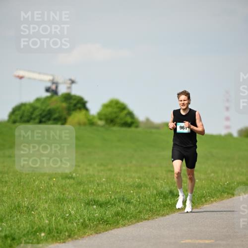 10.05.2026 - 8. Wedeler Halbmarathon Dr. Thomas Lammeyer http://msf.ph/oto/9691285 10.05.2026 11:12:37 Laufen 961 meine-sportfotos.de