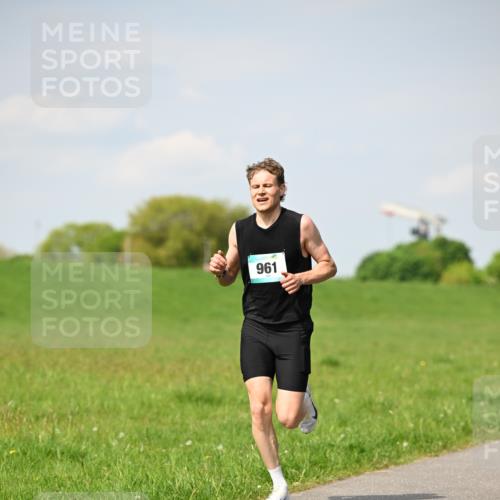 10.05.2026 - 8. Wedeler Halbmarathon Dr. Thomas Lammeyer http://msf.ph/oto/9691293 10.05.2026 11:12:41 Laufen 961 meine-sportfotos.de