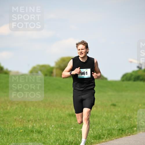 10.05.2026 - 8. Wedeler Halbmarathon Dr. Thomas Lammeyer http://msf.ph/oto/9691298 10.05.2026 11:12:41 Laufen 961 meine-sportfotos.de