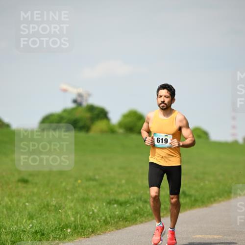10.05.2026 - 8. Wedeler Halbmarathon Dr. Thomas Lammeyer http://msf.ph/oto/9691319 10.05.2026 11:12:45 Laufen 619 meine-sportfotos.de
