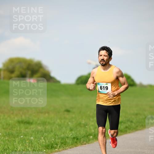 10.05.2026 - 8. Wedeler Halbmarathon Dr. Thomas Lammeyer http://msf.ph/oto/9691345 10.05.2026 11:12:46 Laufen 619 meine-sportfotos.de
