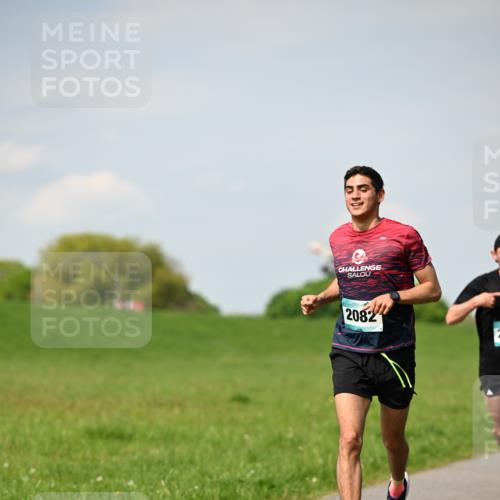 10.05.2026 - 8. Wedeler Halbmarathon Dr. Thomas Lammeyer http://msf.ph/oto/9691395 10.05.2026 11:13:09 Laufen 208 meine-sportfotos.de