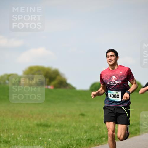 10.05.2026 - 8. Wedeler Halbmarathon Dr. Thomas Lammeyer http://msf.ph/oto/9691398 10.05.2026 11:13:09 Laufen 2082 meine-sportfotos.de
