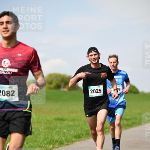 10.05.2026 - 8. Wedeler Halbmarathon Dr. Thomas Lammeyer http://msf.ph/oto/9691419 10.05.2026 11:13:11 Laufen 2082, 159, 2025, 119 meine-sportfotos.de