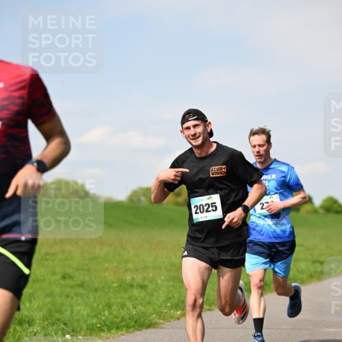 10.05.2026 - 8. Wedeler Halbmarathon Dr. Thomas Lammeyer http://msf.ph/oto/9691426 10.05.2026 11:13:11 Laufen 2025, 119 meine-sportfotos.de