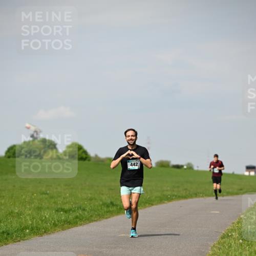 10.05.2026 - 8. Wedeler Halbmarathon Dr. Thomas Lammeyer http://msf.ph/oto/9691444 10.05.2026 11:13:15 Laufen 442 meine-sportfotos.de