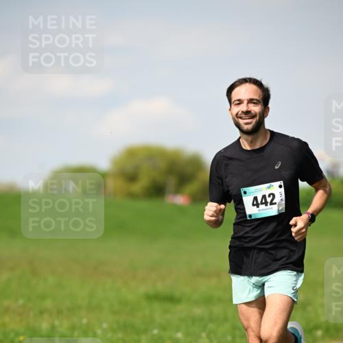 10.05.2026 - 8. Wedeler Halbmarathon Dr. Thomas Lammeyer http://msf.ph/oto/9691491 10.05.2026 11:13:17 Laufen 442, 141 meine-sportfotos.de