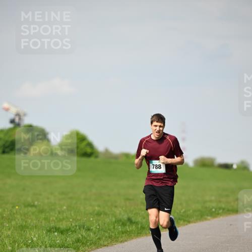 10.05.2026 - 8. Wedeler Halbmarathon Dr. Thomas Lammeyer http://msf.ph/oto/9691509 10.05.2026 11:13:22 Laufen 788 meine-sportfotos.de