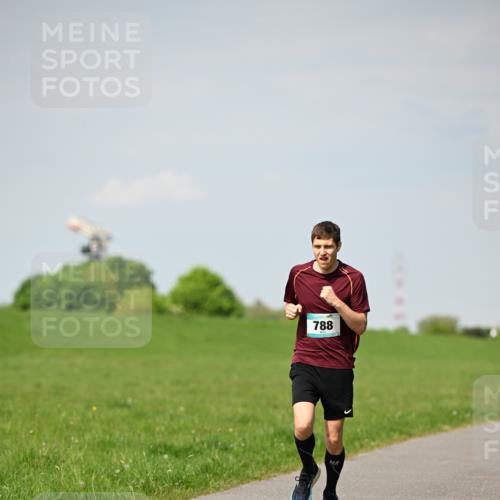 10.05.2026 - 8. Wedeler Halbmarathon Dr. Thomas Lammeyer http://msf.ph/oto/9691516 10.05.2026 11:13:22 Laufen 788 meine-sportfotos.de