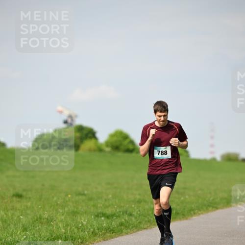 10.05.2026 - 8. Wedeler Halbmarathon Dr. Thomas Lammeyer http://msf.ph/oto/9691524 10.05.2026 11:13:23 Laufen 788 meine-sportfotos.de