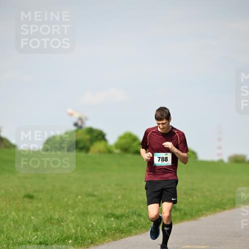 10.05.2026 - 8. Wedeler Halbmarathon Dr. Thomas Lammeyer http://msf.ph/oto/9691529 10.05.2026 11:13:23 Laufen 788 meine-sportfotos.de