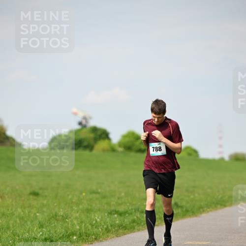 10.05.2026 - 8. Wedeler Halbmarathon Dr. Thomas Lammeyer http://msf.ph/oto/9691531 10.05.2026 11:13:23 Laufen 788 meine-sportfotos.de