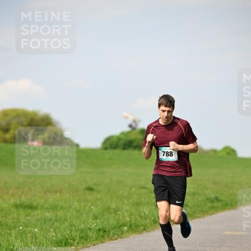 10.05.2026 - 8. Wedeler Halbmarathon Dr. Thomas Lammeyer http://msf.ph/oto/9691546 10.05.2026 11:13:24 Laufen 788 meine-sportfotos.de