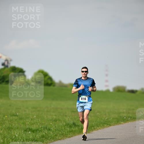 10.05.2026 - 8. Wedeler Halbmarathon Dr. Thomas Lammeyer http://msf.ph/oto/9691593 10.05.2026 11:13:49 Laufen 816 meine-sportfotos.de