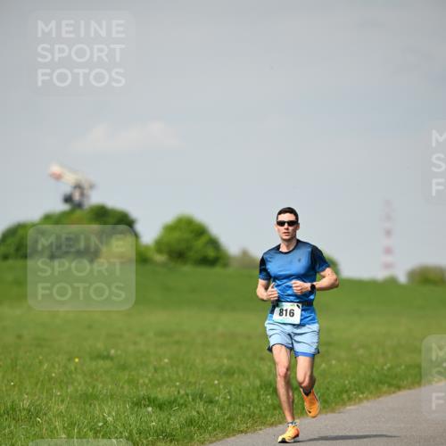 10.05.2026 - 8. Wedeler Halbmarathon Dr. Thomas Lammeyer http://msf.ph/oto/9691599 10.05.2026 11:13:49 Laufen 816 meine-sportfotos.de