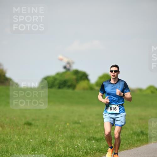 10.05.2026 - 8. Wedeler Halbmarathon Dr. Thomas Lammeyer http://msf.ph/oto/9691615 10.05.2026 11:13:50 Laufen 816 meine-sportfotos.de