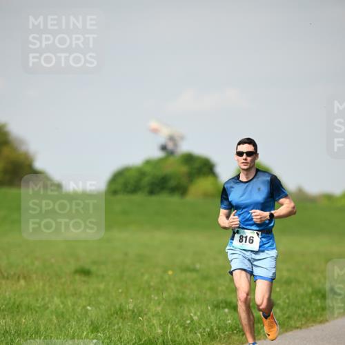 10.05.2026 - 8. Wedeler Halbmarathon Dr. Thomas Lammeyer http://msf.ph/oto/9691622 10.05.2026 11:13:50 Laufen 816 meine-sportfotos.de