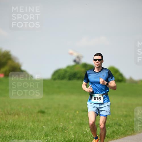 10.05.2026 - 8. Wedeler Halbmarathon Dr. Thomas Lammeyer http://msf.ph/oto/9691630 10.05.2026 11:13:51 Laufen 816 meine-sportfotos.de