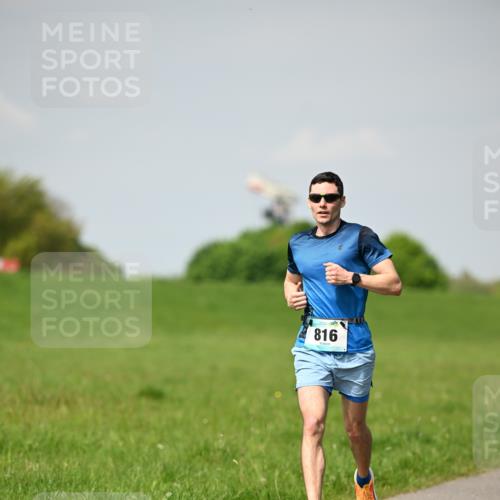 10.05.2026 - 8. Wedeler Halbmarathon Dr. Thomas Lammeyer http://msf.ph/oto/9691633 10.05.2026 11:13:51 Laufen 816 meine-sportfotos.de