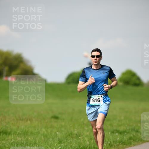 10.05.2026 - 8. Wedeler Halbmarathon Dr. Thomas Lammeyer http://msf.ph/oto/9691635 10.05.2026 11:13:51 Laufen 816 meine-sportfotos.de