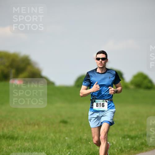 10.05.2026 - 8. Wedeler Halbmarathon Dr. Thomas Lammeyer http://msf.ph/oto/9691640 10.05.2026 11:13:51 Laufen 816 meine-sportfotos.de