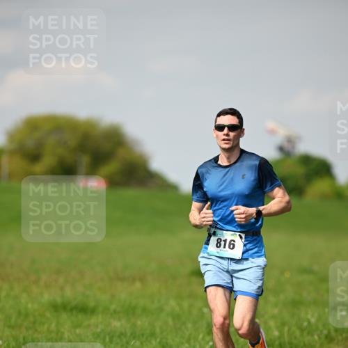 10.05.2026 - 8. Wedeler Halbmarathon Dr. Thomas Lammeyer http://msf.ph/oto/9691647 10.05.2026 11:13:52 Laufen 816 meine-sportfotos.de