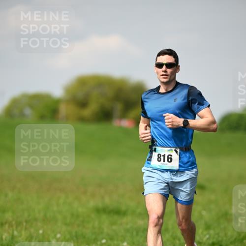 10.05.2026 - 8. Wedeler Halbmarathon Dr. Thomas Lammeyer http://msf.ph/oto/9691654 10.05.2026 11:13:52 Laufen 816 meine-sportfotos.de