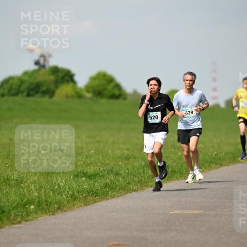 10.05.2026 - 8. Wedeler Halbmarathon Dr. Thomas Lammeyer http://msf.ph/oto/9691662 10.05.2026 11:14:04 Laufen 520, 339 meine-sportfotos.de