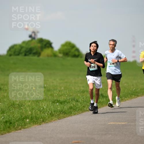 10.05.2026 - 8. Wedeler Halbmarathon Dr. Thomas Lammeyer http://msf.ph/oto/9691669 10.05.2026 11:14:05 Laufen 520, 339 meine-sportfotos.de