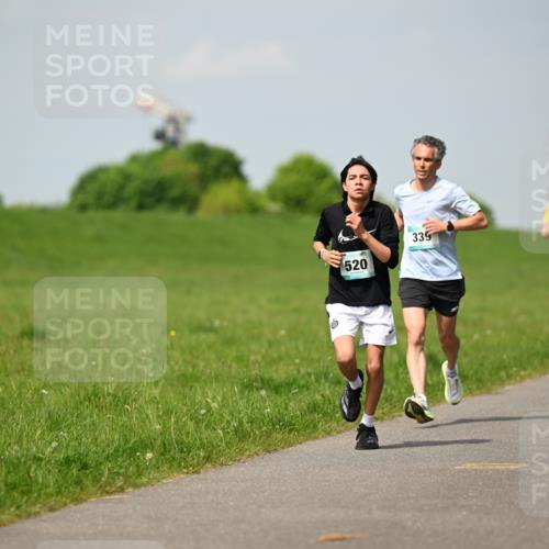 10.05.2026 - 8. Wedeler Halbmarathon Dr. Thomas Lammeyer http://msf.ph/oto/9691682 10.05.2026 11:14:05 Laufen 520, 339 meine-sportfotos.de