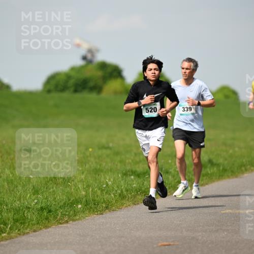 10.05.2026 - 8. Wedeler Halbmarathon Dr. Thomas Lammeyer http://msf.ph/oto/9691691 10.05.2026 11:14:06 Laufen 520, 339 meine-sportfotos.de