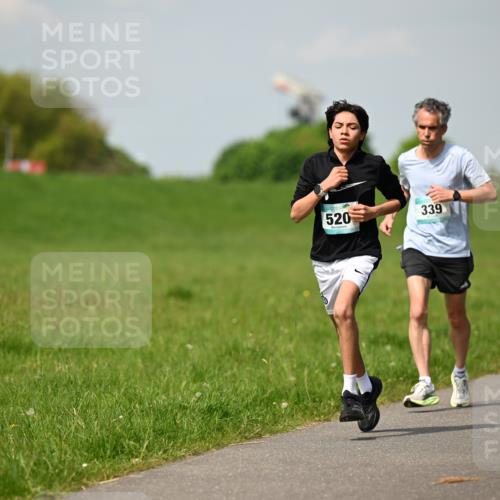 10.05.2026 - 8. Wedeler Halbmarathon Dr. Thomas Lammeyer http://msf.ph/oto/9691703 10.05.2026 11:14:07 Laufen 520, 339 meine-sportfotos.de