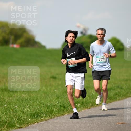10.05.2026 - 8. Wedeler Halbmarathon Dr. Thomas Lammeyer http://msf.ph/oto/9691710 10.05.2026 11:14:07 Laufen 339 meine-sportfotos.de