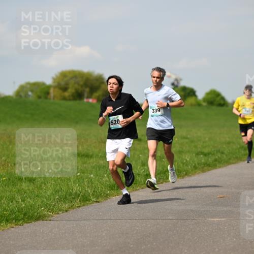 10.05.2026 - 8. Wedeler Halbmarathon Dr. Thomas Lammeyer http://msf.ph/oto/9691717 10.05.2026 11:14:08 Laufen 520, 339 meine-sportfotos.de