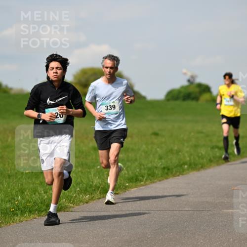 10.05.2026 - 8. Wedeler Halbmarathon Dr. Thomas Lammeyer http://msf.ph/oto/9691721 10.05.2026 11:14:09 Laufen 339 meine-sportfotos.de