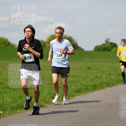 10.05.2026 - 8. Wedeler Halbmarathon Dr. Thomas Lammeyer http://msf.ph/oto/9691722 10.05.2026 11:14:09 Laufen 520, 339 meine-sportfotos.de