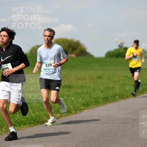10.05.2026 - 8. Wedeler Halbmarathon Dr. Thomas Lammeyer http://msf.ph/oto/9691724 10.05.2026 11:14:09 Laufen 520, 339 meine-sportfotos.de
