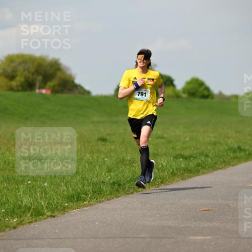 10.05.2026 - 8. Wedeler Halbmarathon Dr. Thomas Lammeyer http://msf.ph/oto/9691725 10.05.2026 11:14:10 Laufen 791 meine-sportfotos.de