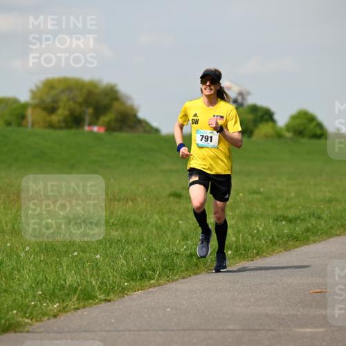10.05.2026 - 8. Wedeler Halbmarathon Dr. Thomas Lammeyer http://msf.ph/oto/9691727 10.05.2026 11:14:10 Laufen 791 meine-sportfotos.de