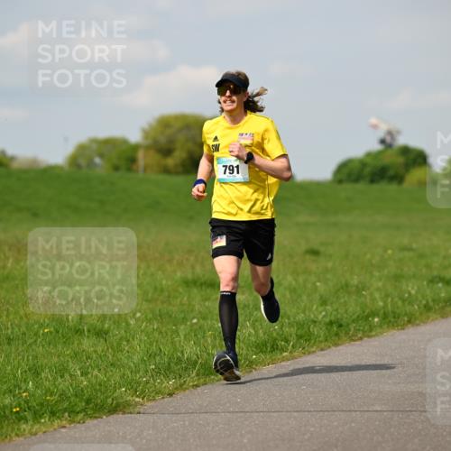 10.05.2026 - 8. Wedeler Halbmarathon Dr. Thomas Lammeyer http://msf.ph/oto/9691734 10.05.2026 11:14:11 Laufen 791 meine-sportfotos.de