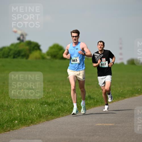10.05.2026 - 8. Wedeler Halbmarathon Dr. Thomas Lammeyer http://msf.ph/oto/9691751 10.05.2026 11:14:14 Laufen 863, 837 meine-sportfotos.de
